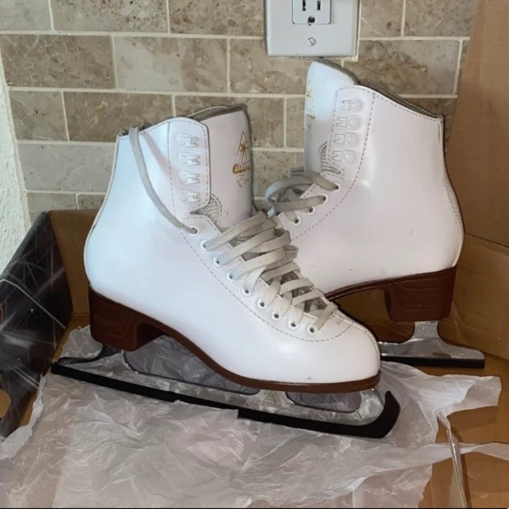 Jackson Ice Skates